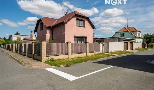 Prodej domu 240 m² s pozemkem 699 m², Čapkova, Jirny, okres Praha-východ