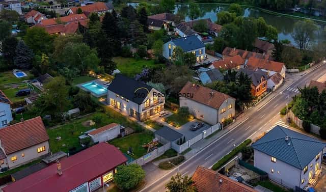 Prodej stavebního pozemku 1 418 m², Praha 4