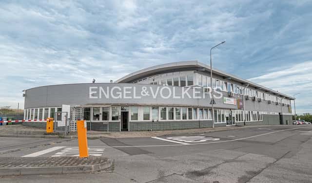 Pronájem skladovacích prostor 4 500 m², U Zbrojnice, Kněževes, okres Praha-západ