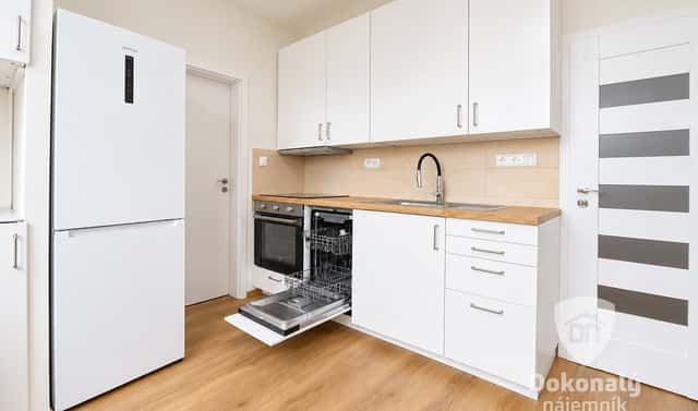 Pronájem bytu 3+1 78 m², Voskovcova, Praha 5 – Hlubočepy
