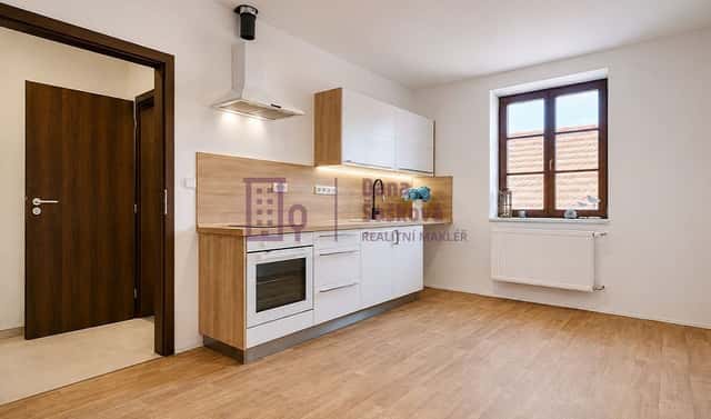 Pronájem bytu 1+kk 23 m², nám. Míru, Jindřichův Hradec – Jindřichův Hradec I