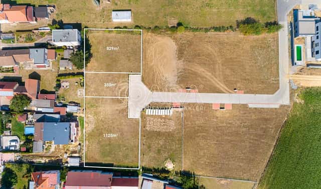 Prodej stavebního pozemku 2 304 m², Máchova, Vestec, okres Praha-západ