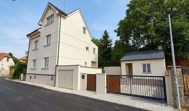 Prodej domu 200 m² s pozemkem 437 m², Jaroslava Elznice, Kladno – Švermov