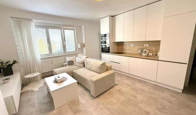 Pronájem bytu 2+kk 38 m², nám. Mládežníků, Kralupy nad Vltavou – Lobeček, okres Mělník