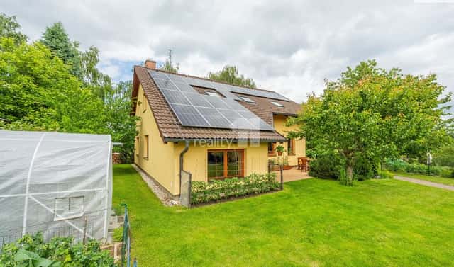 Prodej domu 200 m² s pozemkem 1 008 m², Slunečná, Kamenice – Struhařov, okres Praha-východ