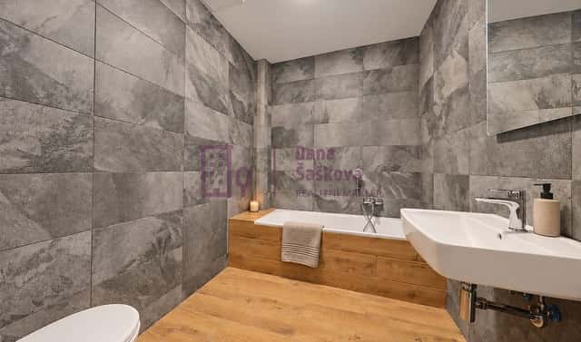 Pronájem bytu 1+kk 43 m², Nádražní, Jindřichův Hradec – Jindřichův Hradec II