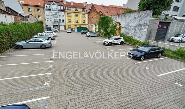 Parkoviště vedle Čezu - (BB centrum Vyskočilova), Baarova, Praha 4 – Michle