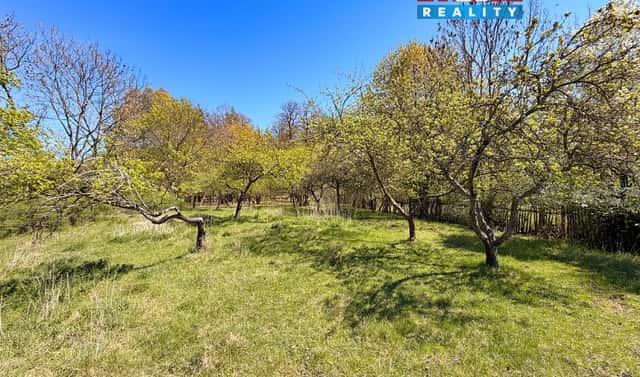 Prodej stavebního pozemku 2 827 m², Hluboš, okres Příbram