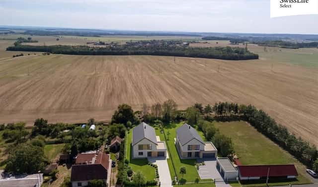 Prodej stavebního pozemku 1 518 m², Měník, okres Hradec Králové