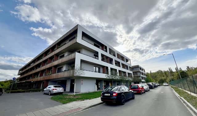 Prostorná garáž / stání v žádané lokalitě u centra – ideální pro auto i motorky, Kartónová, Plzeň – Východní Předměstí, okres Plzeň-město