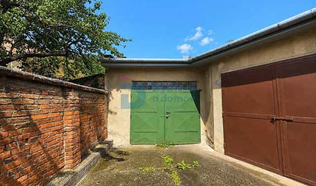 Garáž 64 m2 v Prostějově Jezdecká Až pro 3 auta Bezpečné umístění, Jezdecká, Prostějov