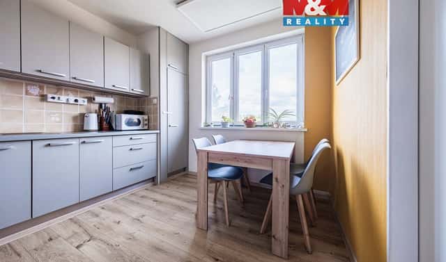 Prodej bytu 4+1 74 m², Jižní, Větrušice, okres Praha-východ