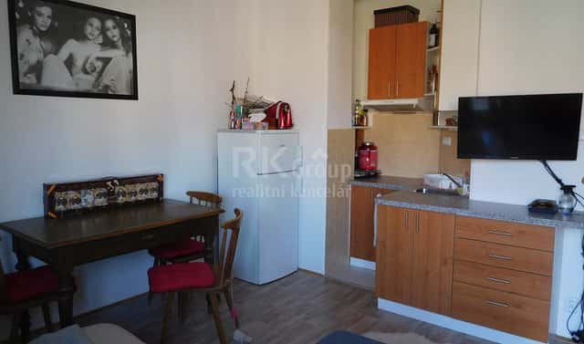Pronájem bytu 1+kk 43 m², 28. pluku, Praha 10 – Vršovice