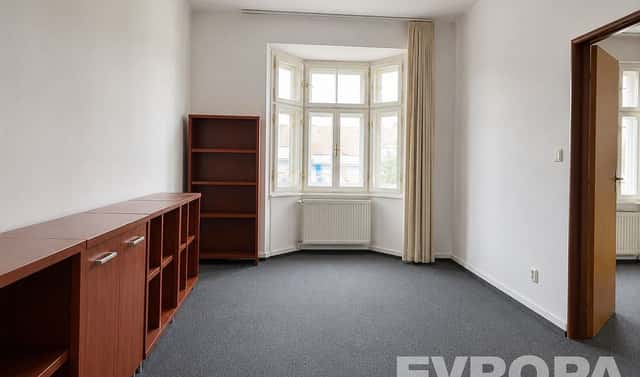 Pronájem kanceláře 67 m², třída Karla IV., Hradec Králové