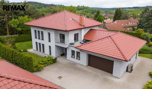 Prodej domu 634 m² s pozemkem 2 143 m², Nučice, okres Praha-východ