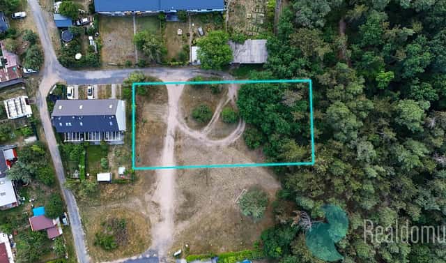 Prodej stavebního pozemku 1 605 m², Husinec, okres Praha-východ