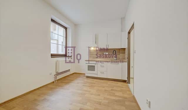 Pronájem bytu 1+kk 16 m², nám. Míru, Jindřichův Hradec – Jindřichův Hradec I