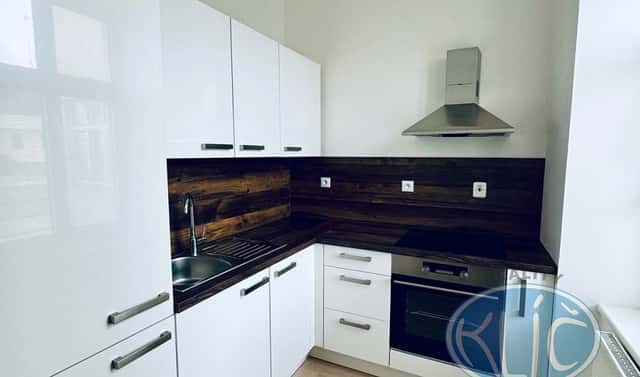 Pronájem bytu 2+kk 60 m², Husovo nám., Tábor