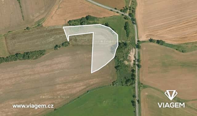 Prodej pole 2 861 m², Lážovice, okres Beroun