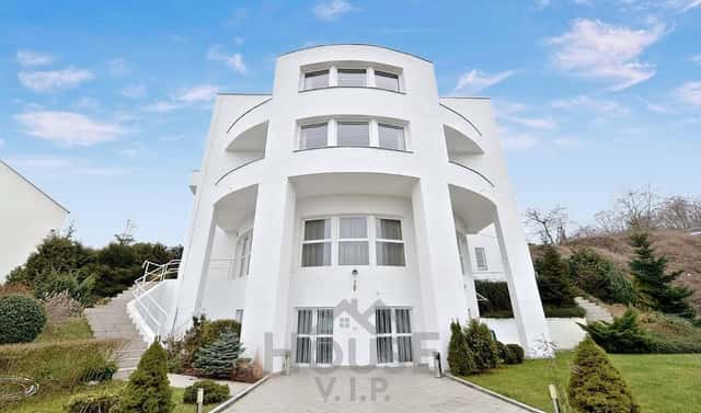 Pronájem domu 839 m² s pozemkem 1 056 m², Nový Zlíchov, Praha 5 – Smíchov