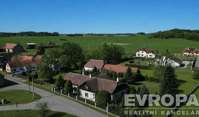 Prodej domu 780 m² s pozemkem 5 958 m², Dolní Hbity – Jelence, okres Příbram