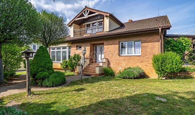 Prodej domu 384 m² s pozemkem 1 835 m², Týnec nad Labem – Vinařice, okres Kolín