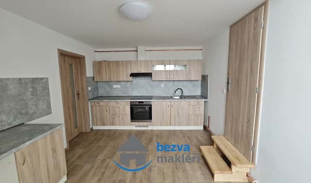 Pronájem bytu 3+1 88 m², K Višňovce, Pardubice – Zelené Předměstí
