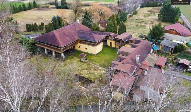 Prodej domu 1 400 m² s pozemkem 21 245 m², Šlapanice, okres Kladno