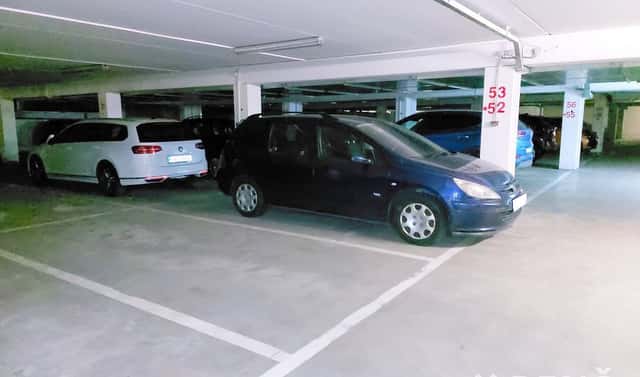 Pronájem garážového stání Brno Lesná, ul. Majdalenky, o ploše 12,25 m2 (šířka 2,45 m, délka 5 m), Majdalenky, Brno – Lesná, okres Brno-město