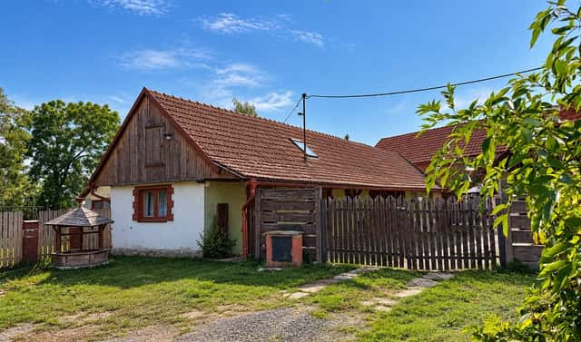 Prodej domu 100 m² s pozemkem 1 117 m², Dymokury – Černá Hora, okres Nymburk