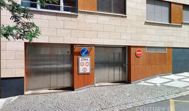 Pronájem garážového stání v moderní rezidenci v ulici Rubešova, Vinohrady, Praha 2, Rubešova, Praha 2 – Vinohrady