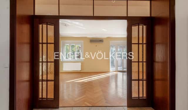 Pronájem domu 560 m² s pozemkem 700 m², Fráni Šrámka, Praha 5 – Smíchov