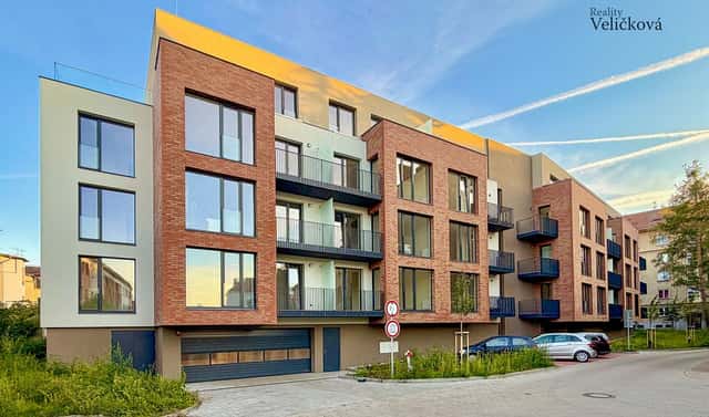 Prodej bytu 1+kk 30 m², Na Střezině, Hradec Králové