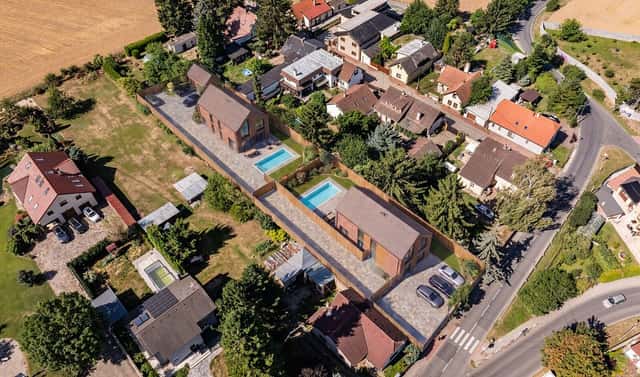 Prodej stavebního pozemku 1 941 m², Žampiónová, Praha 10 – Pitkovice