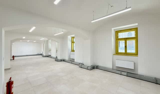 Pronájem obchodních prostor 137 m², Tomáškova, Praha 5 – Smíchov