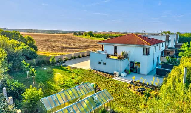 Pronájem domu 246 m² s pozemkem 1 219 m², Břežanská, Bašť, okres Praha-východ