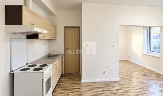 Pronájem bytu 1+kk 28 m², Českobrodská, Praha 9 – Hrdlořezy