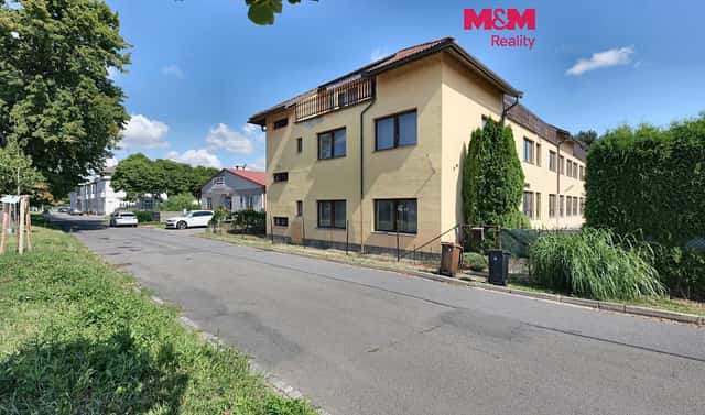 Prodej nájemního domu, činžáku 1 414 m², Kroměříž