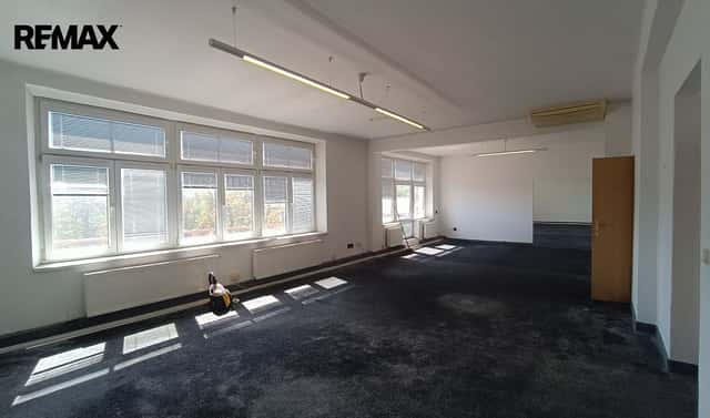 Pronájem kanceláře 319 m², Holečkova, Praha 5 – Smíchov