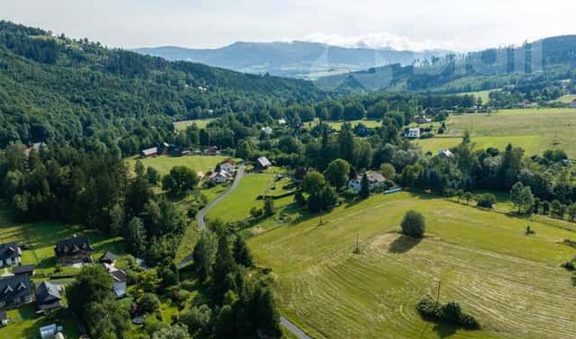 Prodej stavebního pozemku 990 m², Dolní Lomná, okres Frýdek-Místek