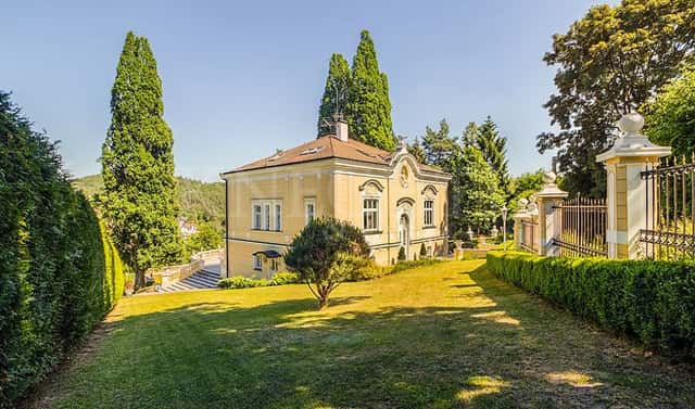 Prodej domu 609 m² s pozemkem 6 235 m², Za starou poštou, Senohraby, okres Praha-východ