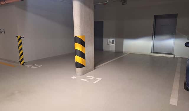 Pronajmeme garážové stání pod domem na ulici Nad Kolčavkou 2561/2b, Nad Kolčavkou, Praha 9 – Libeň