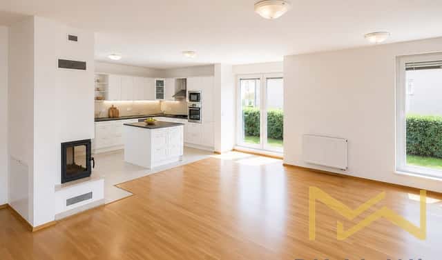 Pronájem domu 350 m² s pozemkem 1 000 m², Praha 4