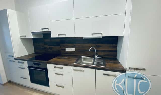 Pronájem bytu 2+kk 55 m², Husovo nám., Tábor