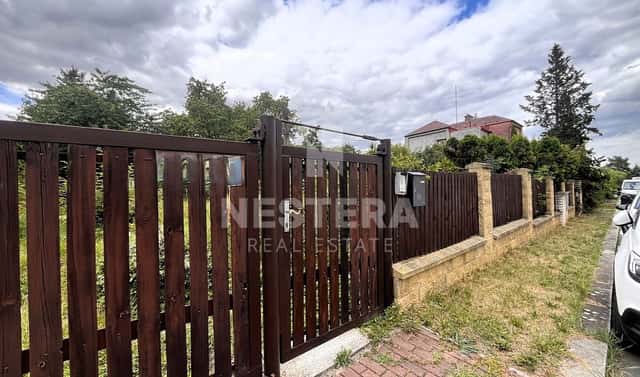Prodej stavebního pozemku 834 m², Zvíkovská, Praha 9 – Kyje