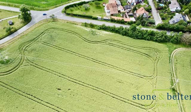 Prodej pole 4 240 m², Buš, okres Praha-západ