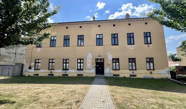 Prodej nájemního domu, činžáku 1 000 m², náměstí Viléma Mrštíka, Ostrovačice, okres Brno-venkov