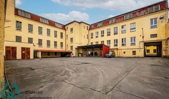 Pronájem skladovacích prostor 323 m², Pekařská, Cheb