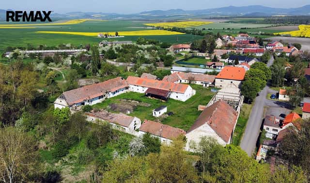 Prodej zemědělského objektu 2 500 m², Počedělice – Volenice, okres Louny