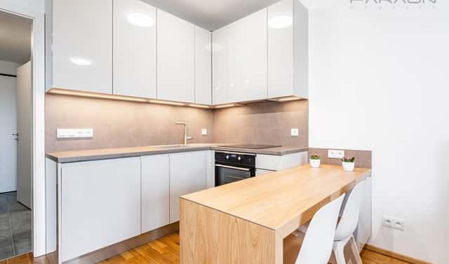 Prodej bytu 1+kk 31 m², Mezi vodami, Praha 4 – Modřany